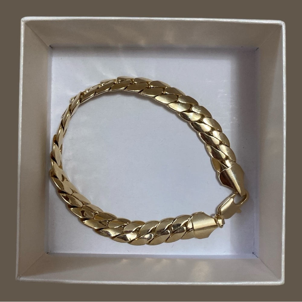 Elegant Gold Bracelet